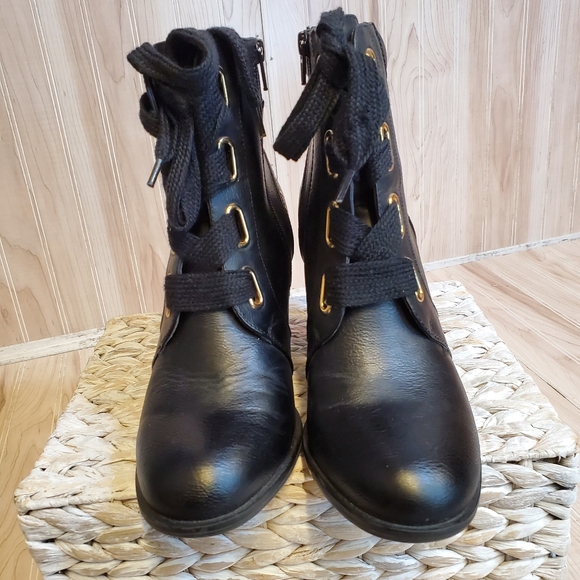 APT 9 Black Size 9 High Heel Ankle Lace Up Bootie Whimsgoth Witchy Cottagecore - Picture 3 of 5